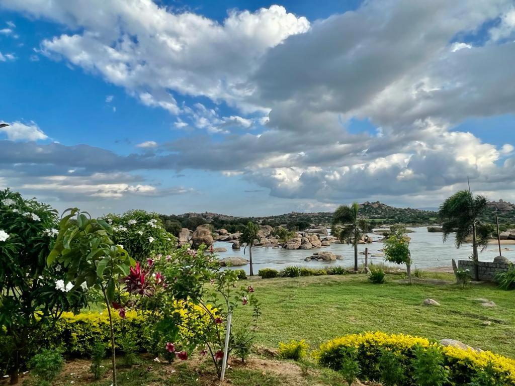 Leo Woods Hampi River View Hotel Kültér fotó