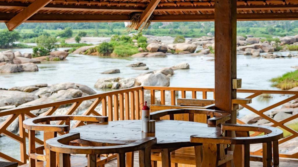 Leo Woods Hampi River View Hotel Kültér fotó